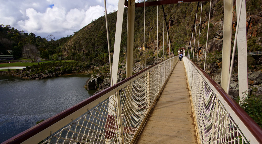 Click image for larger version

Name:	Swinging bridge.jpg
Views:	38
Size:	207.9 KB
ID:	388936