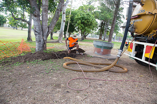 Click image for larger version

Name:	Broken pipe-4910.jpg
Views:	74
Size:	2.35 MB
ID:	397922