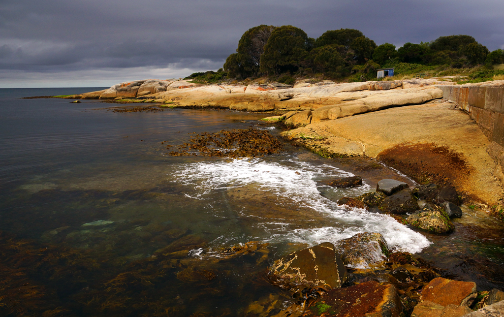 Click image for larger version

Name:	Behind the breakwater.jpg
Views:	40
Size:	690.6 KB
ID:	401353