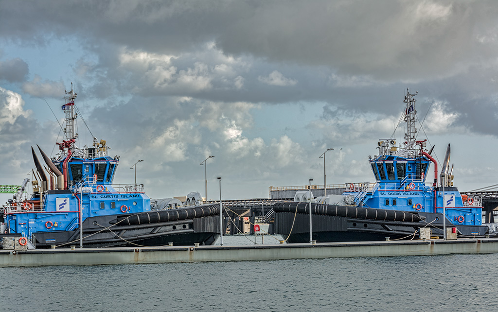 Click image for larger version

Name:	tugs.jpg
Views:	29
Size:	241.6 KB
ID:	405963