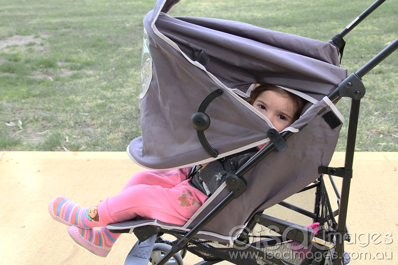 Click image for larger version

Name:	Sam-in-Pram---1.jpg
Views:	39
Size:	105.8 KB
ID:	425791