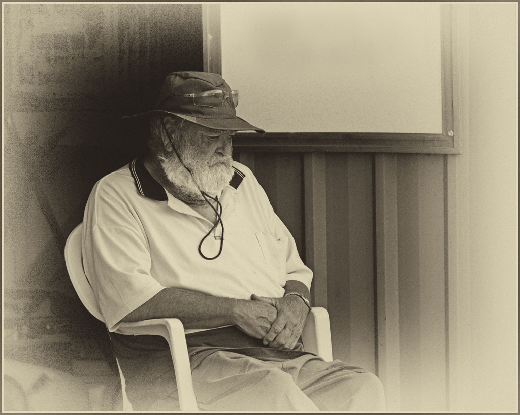 Click image for larger version

Name:	Rodney-Resting.jpg
Views:	26
Size:	209.3 KB
ID:	435097