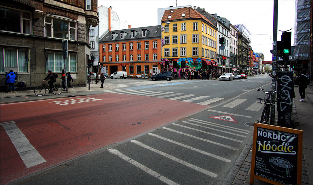 Click image for larger version

Name:	Street scene .jpg
Views:	34
Size:	258.8 KB
ID:	443275