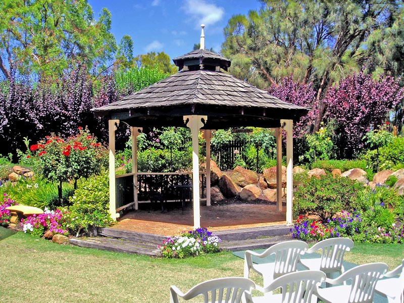 Click image for larger version

Name:	Gazebo.jpg
Views:	34
Size:	192.5 KB
ID:	444389