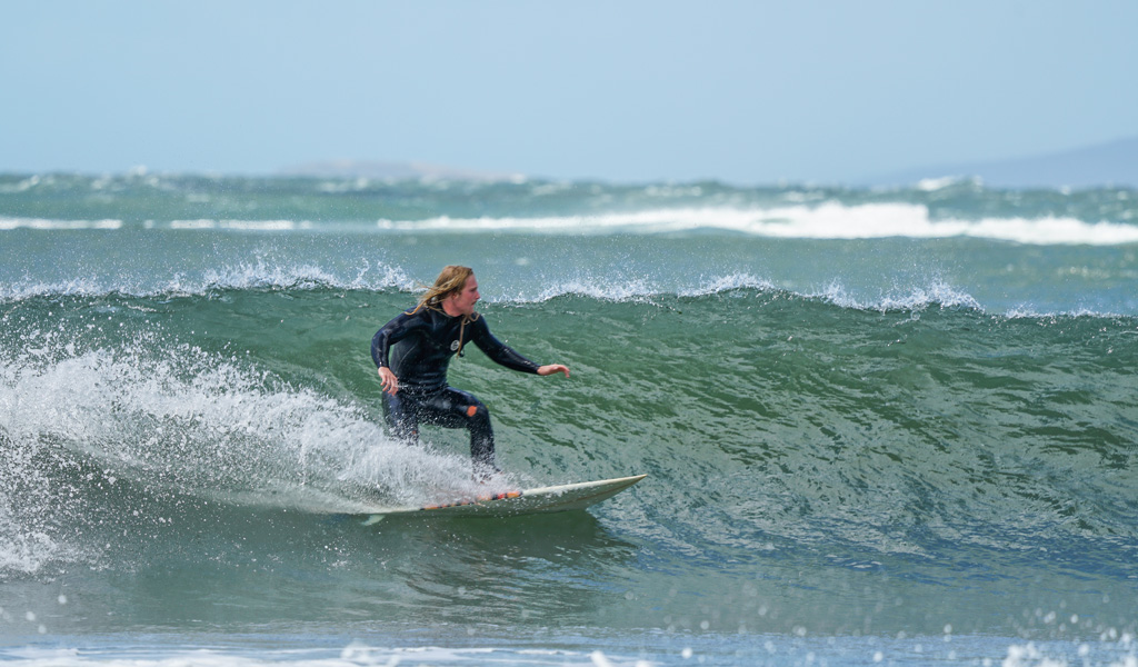 Click image for larger version

Name:	Surfer 5.jpg
Views:	30
Size:	235.2 KB
ID:	449426
