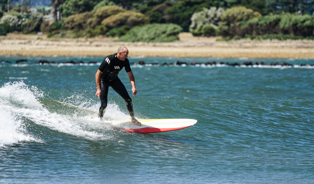 Click image for larger version

Name:	Surfer 1.jpg
Views:	36
Size:	287.0 KB
ID:	449427