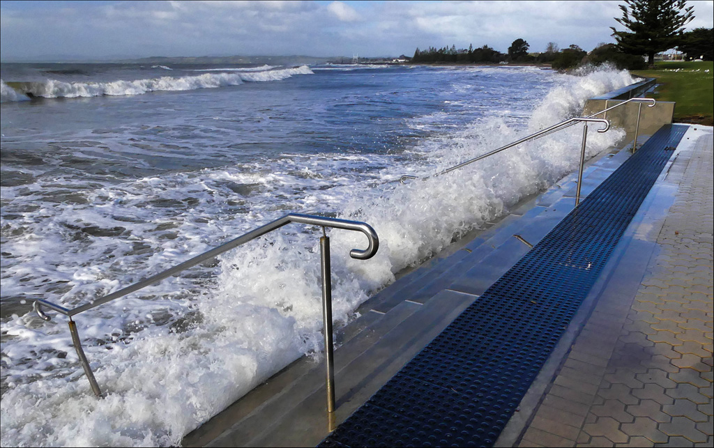 Click image for larger version

Name:	Wave 2r.jpg
Views:	31
Size:	323.5 KB
ID:	455762