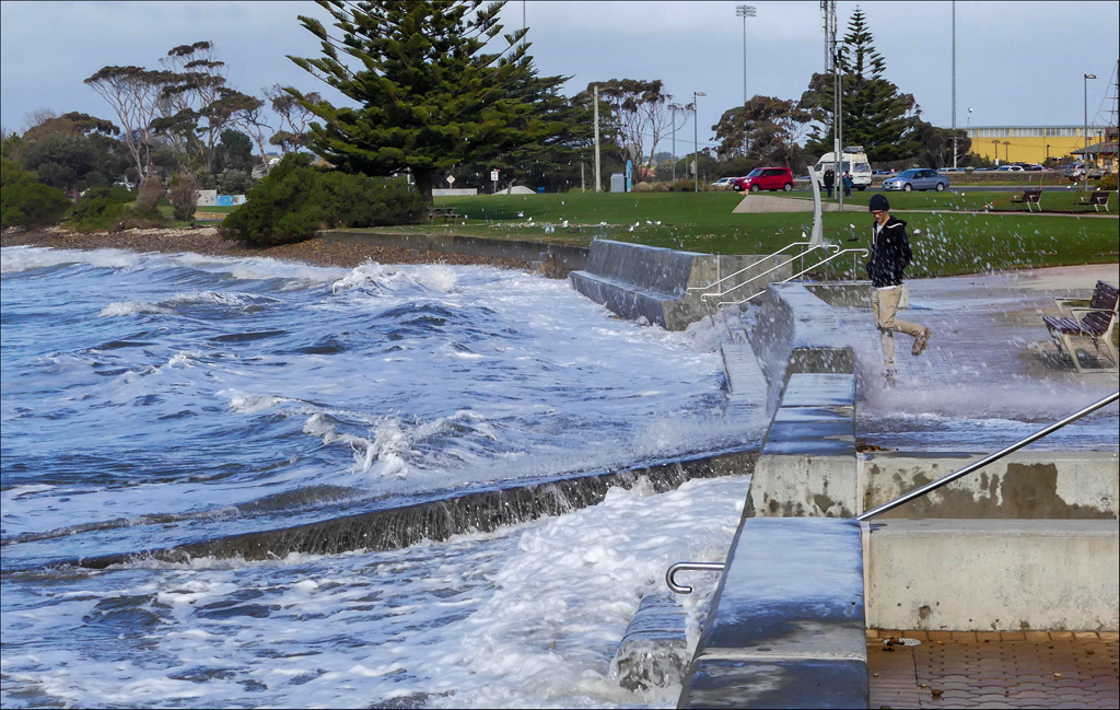 Click image for larger version

Name:	Wave 1ar.jpg
Views:	39
Size:	360.3 KB
ID:	455763
