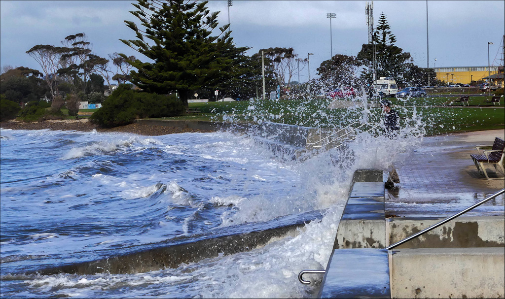 Click image for larger version

Name:	Wave 1r.jpg
Views:	36
Size:	366.6 KB
ID:	455764