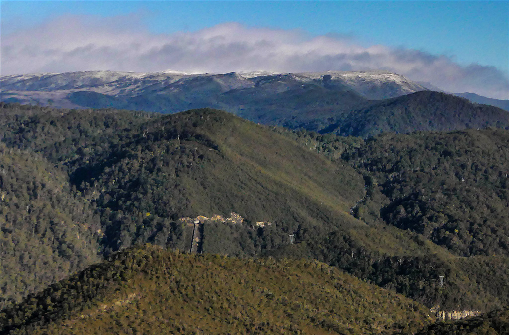 Click image for larger version

Name:	Bluff with snow2.jpg
Views:	19
Size:	324.0 KB
ID:	455888