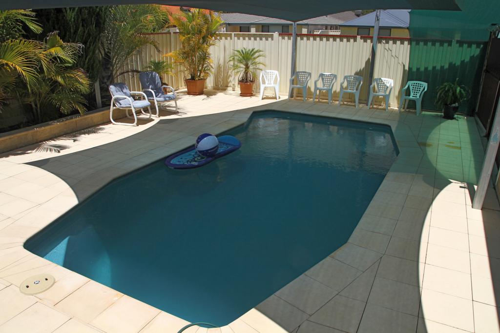 Click image for larger version

Name:	Pool.jpg
Views:	45
Size:	82.6 KB
ID:	455906
