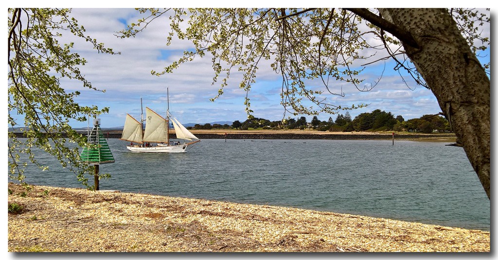 Click image for larger version

Name:	JB 2r.jpg
Views:	30
Size:	257.4 KB
ID:	457798