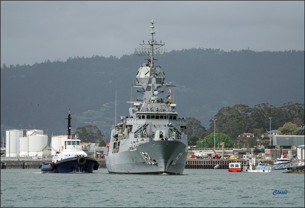 Click image for larger version

Name:	Leaving Port r.jpg
Views:	27
Size:	163.2 KB
ID:	458203