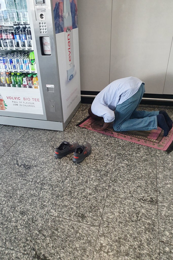Click image for larger version

Name:	201905pray-s.jpg
Views:	64
Size:	245.1 KB
ID:	466131