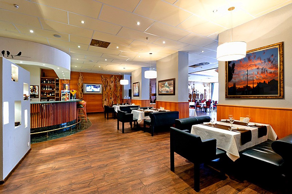 Click image for larger version

Name:	lobby-bar.jpg
Views:	77
Size:	192.9 KB
ID:	468778