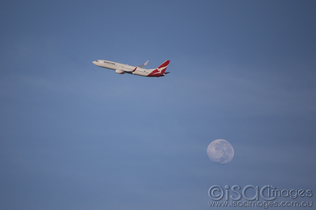 Click image for larger version

Name:	027A5084-Over_The_Moon.jpg
Views:	30
Size:	276.2 KB
ID:	470131