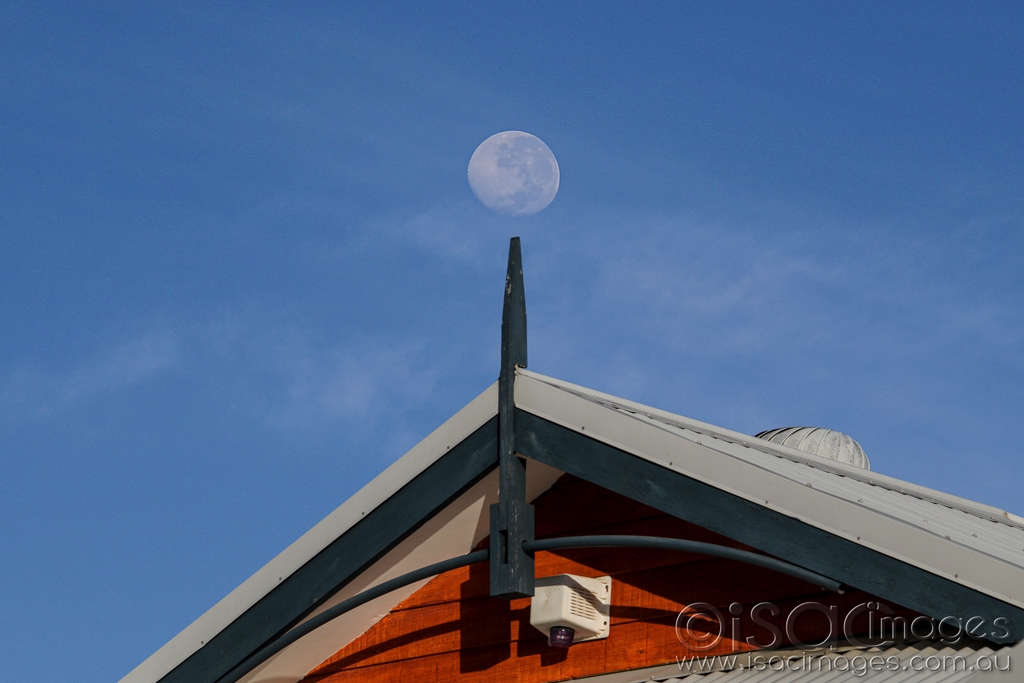 Click image for larger version

Name:	027A5071-Over_The_Moon.jpg
Views:	30
Size:	352.4 KB
ID:	470132