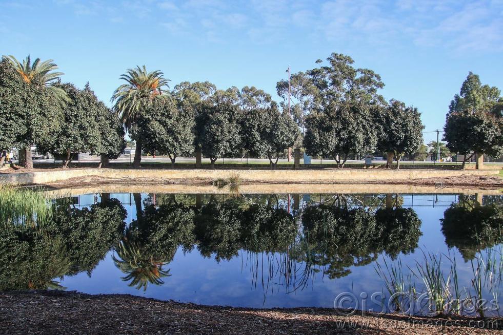 Click image for larger version

Name:	9251-Lake_Of_Glass.jpg
Views:	97
Size:	163.4 KB
ID:	479024