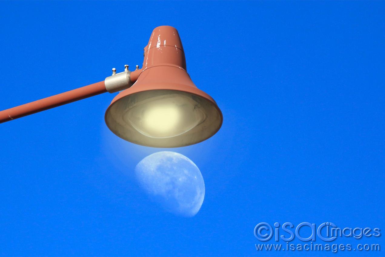 Click image for larger version

Name:	9066-Moon_Light.jpg
Views:	99
Size:	67.7 KB
ID:	479050