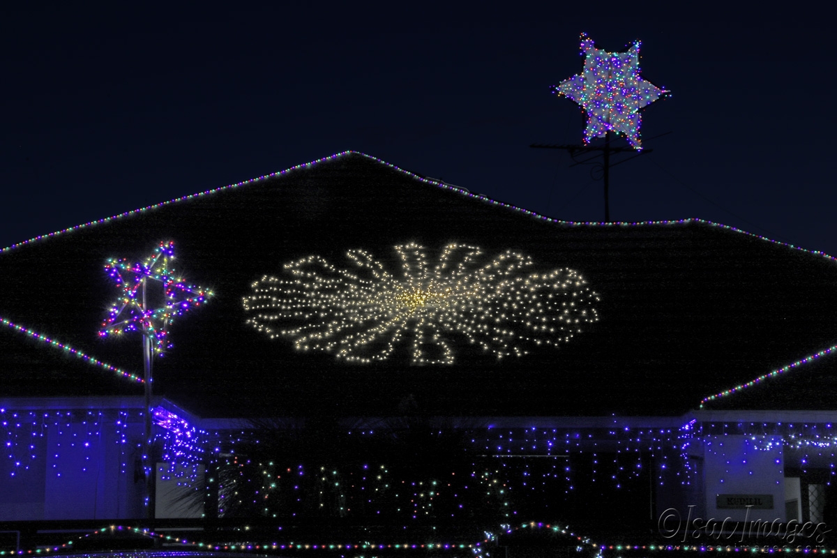 Click image for larger version

Name:	4671-Christmas_Lights.jpg
Views:	44
Size:	478.0 KB
ID:	483036