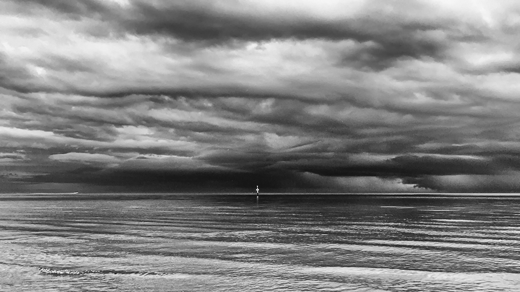 Click image for larger version

Name:	Incoming Storm 2 (B-W).jpg
Views:	55
Size:	358.9 KB
ID:	483262