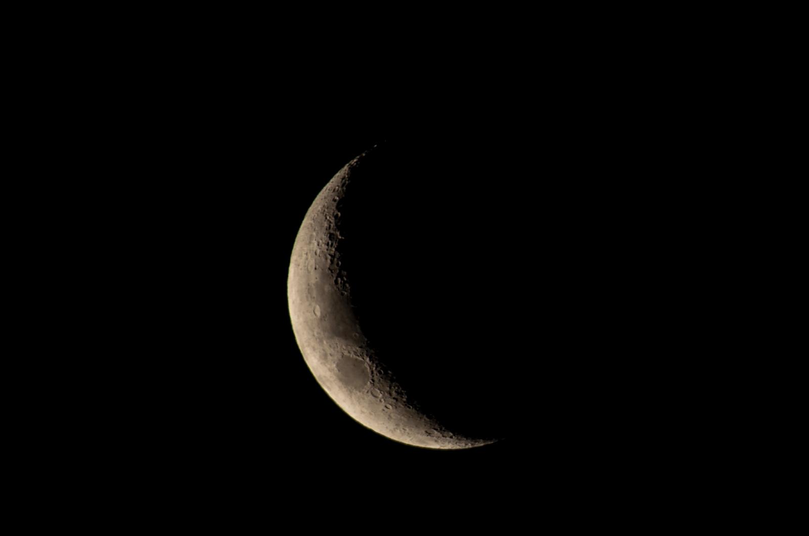 Click image for larger version

Name:	Moon 2.jpg
Views:	92
Size:	36.8 KB
ID:	483867