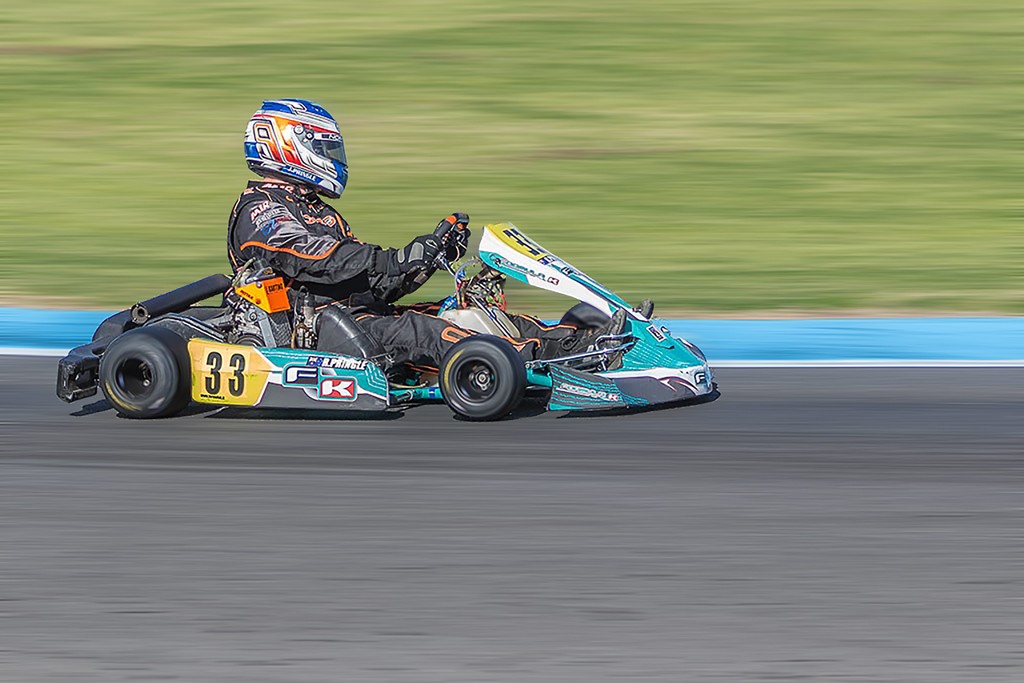 Click image for larger version

Name:	go-cart-motion-blur.jpg
Views:	233
Size:	137.7 KB
ID:	466007