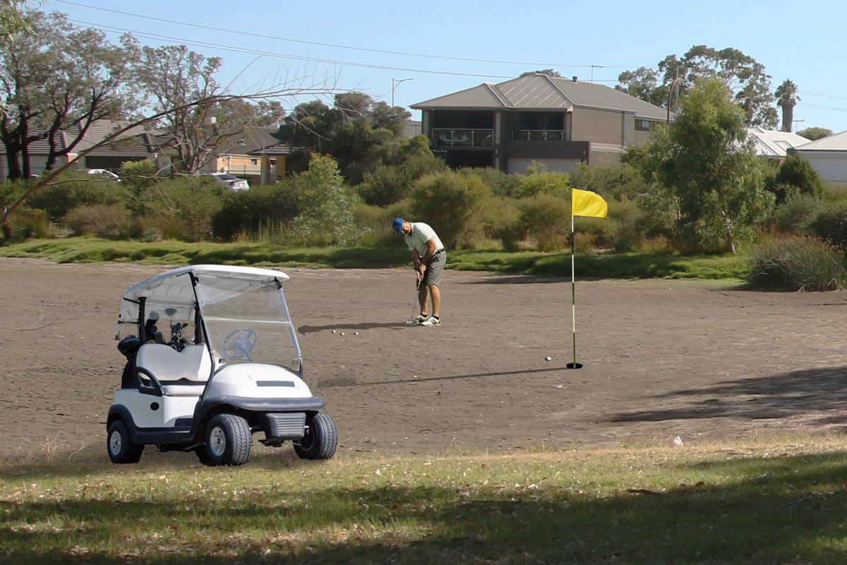 Click image for larger version

Name:	9307-Golf.jpg
Views:	46
Size:	298.2 KB
ID:	498663
