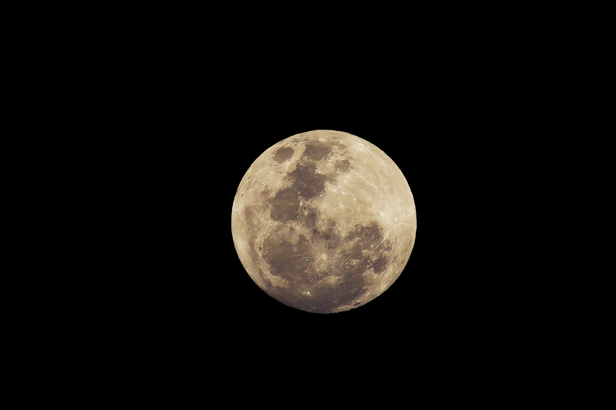 Click image for larger version

Name:	5879-MOON.jpg
Views:	66
Size:	173.4 KB
ID:	503561