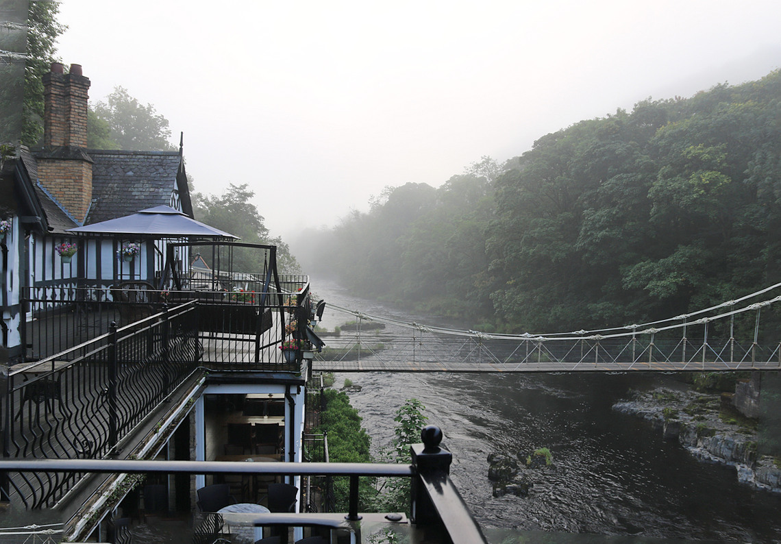 Click image for larger version

Name:	Misty morning over chain bridge.jpg
Views:	56
Size:	289.0 KB
ID:	509368