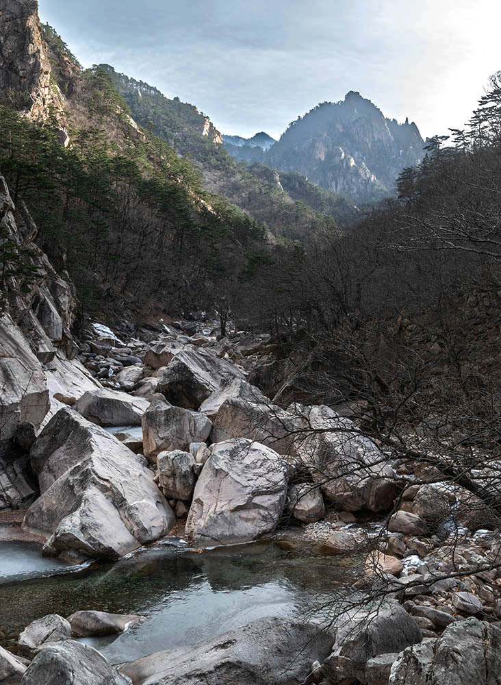 Click image for larger version

Name:	Creek_and_Peaks.jpg
Views:	36
Size:	281.1 KB
ID:	510816