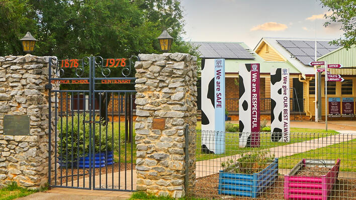 Click image for larger version

Name:	Phil-School.jpg
Views:	43
Size:	126.8 KB
ID:	511361