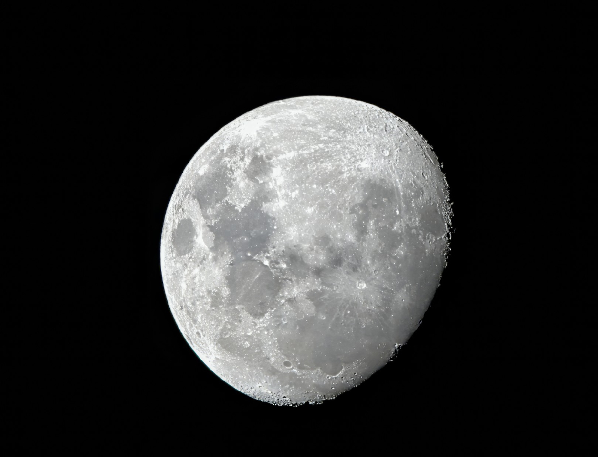 Click image for larger version

Name:	moon1a.jpg
Views:	33
Size:	282.5 KB
ID:	513998