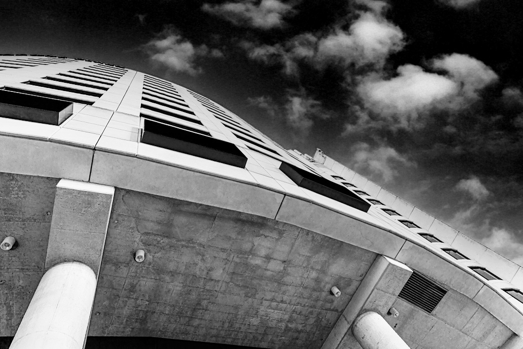 Click image for larger version  Name:	Curved-Building-BW.jpg Views:	0 Size:	277.3 KB ID:	515879