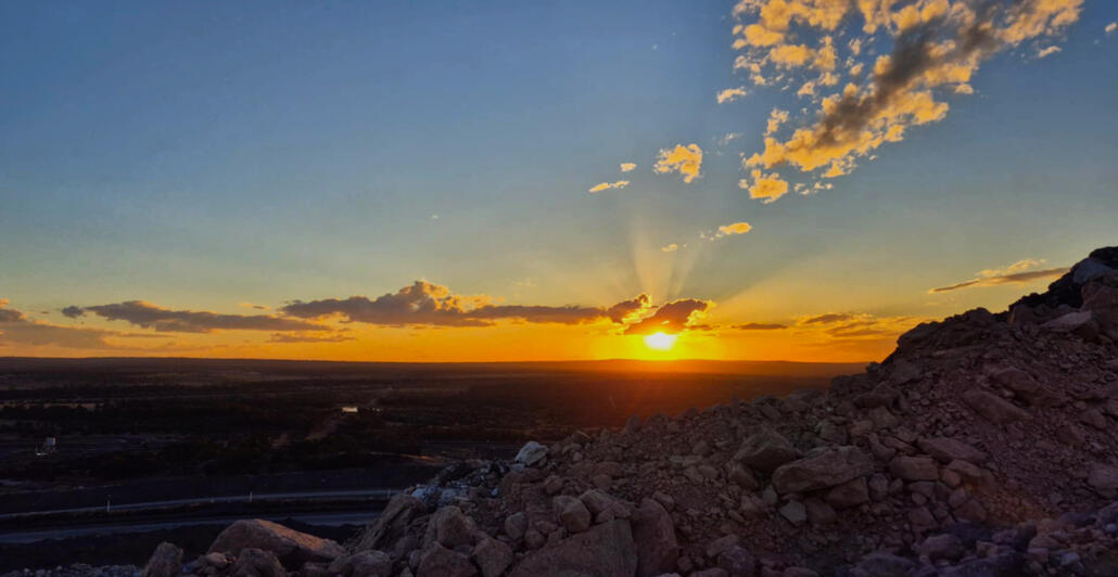 Click image for larger version

Name:	sunset.jpg
Views:	17
Size:	63.7 KB
ID:	515950