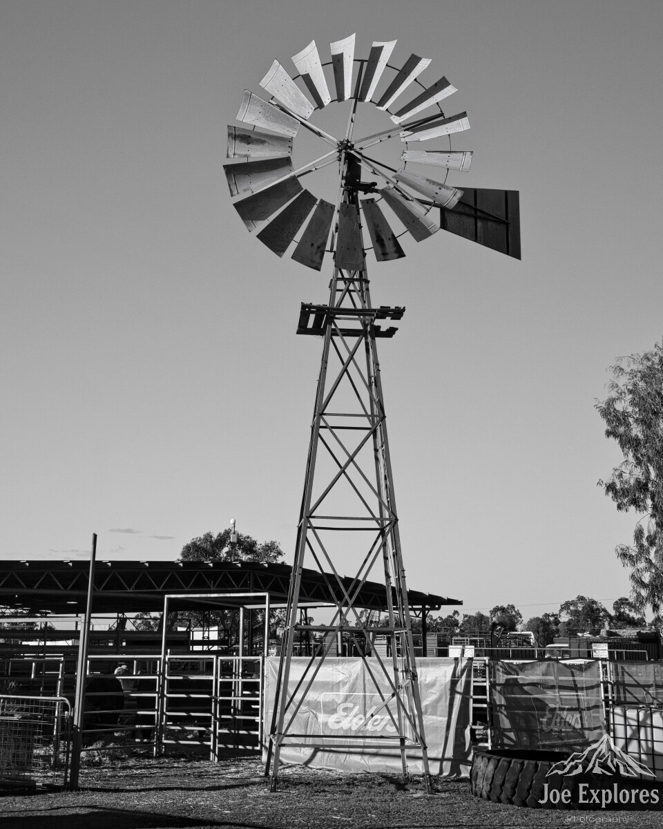 Click image for larger version

Name:	windmill S.jpg
Views:	16
Size:	235.2 KB
ID:	521657